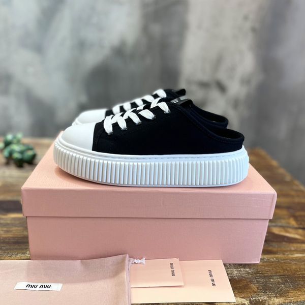 Miumiu2023 in early spring, the new top version of the counter focuses on the latest casual white shoes and hard goods.
