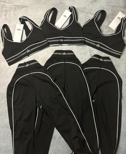 Alo Women's Yoga Set Heart Throb Bra + Leggings Yogawomen Sets Gym Short Sports Outfit Pants Shaping Waist Fitness Jogging Sportswear Running
